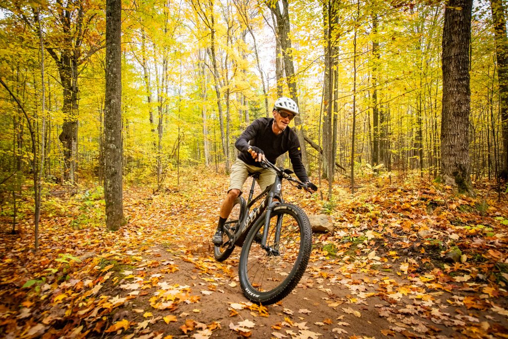 Mountain biker in the Fall
