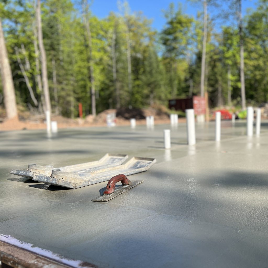 Foundation pour for Pops Lodge